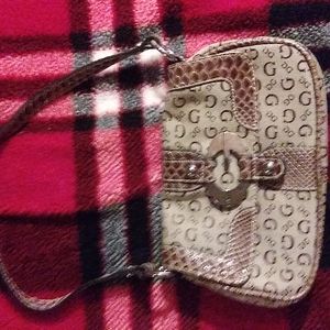 Small guess purse looks as new